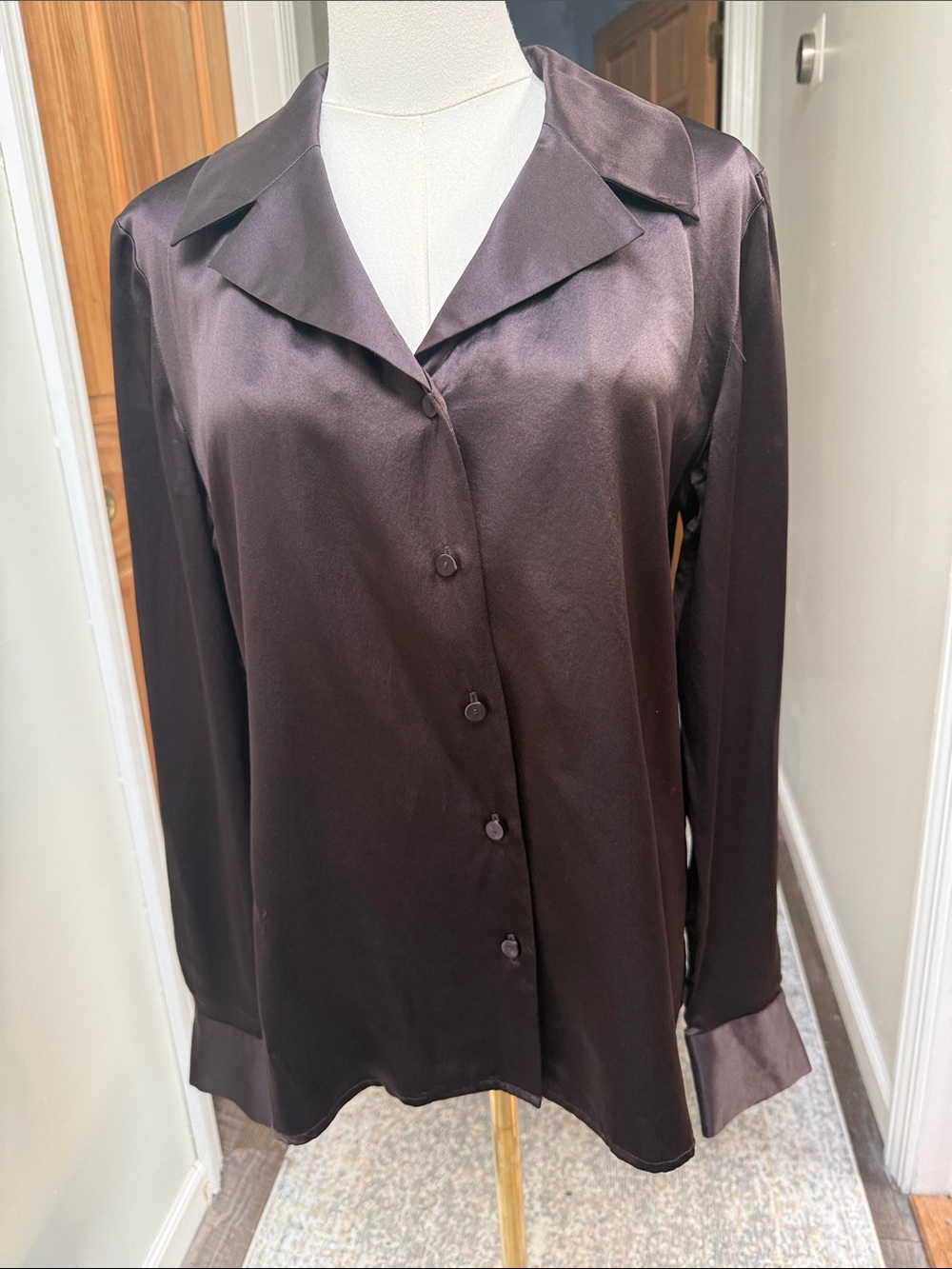 Dana Buchman brown silk blouse with silk buttons